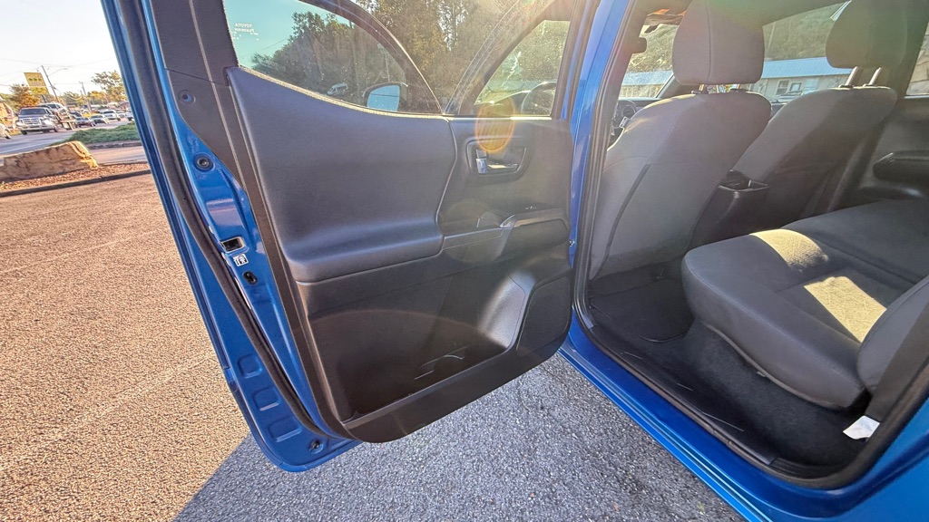 Photo 22 of this TOYOTA TACOMA