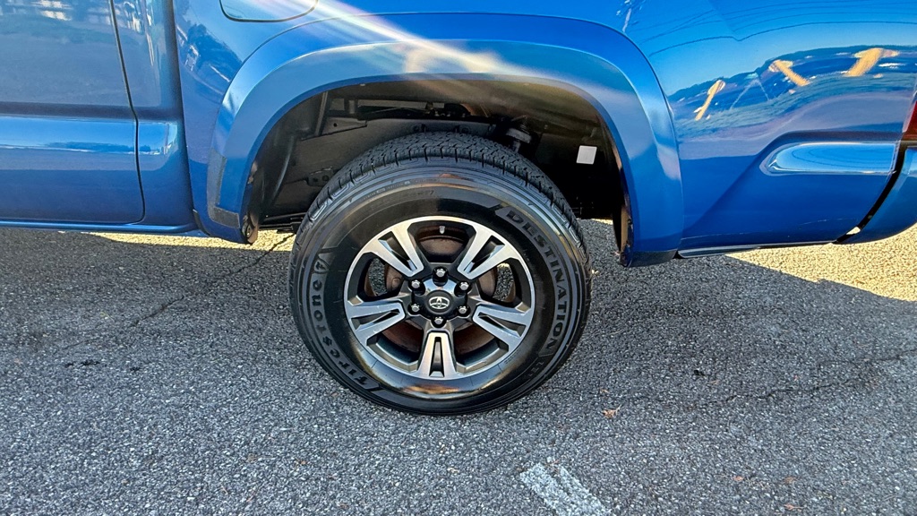 Photo 25 of this TOYOTA TACOMA