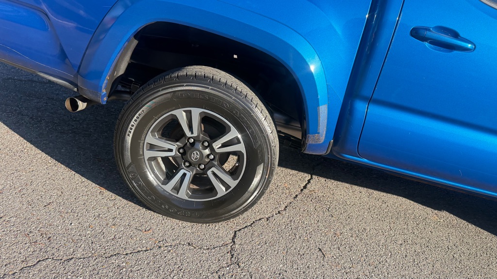 Photo 26 of this TOYOTA TACOMA