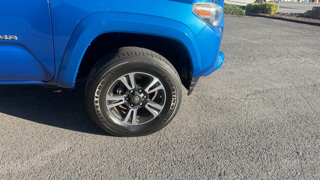 Photo 27 of this TOYOTA TACOMA