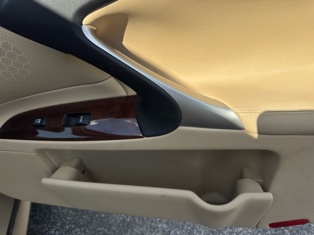 Photo 38 of this LEXUS IS