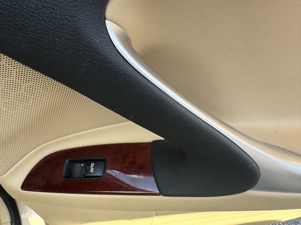 Photo 33 of this LEXUS IS