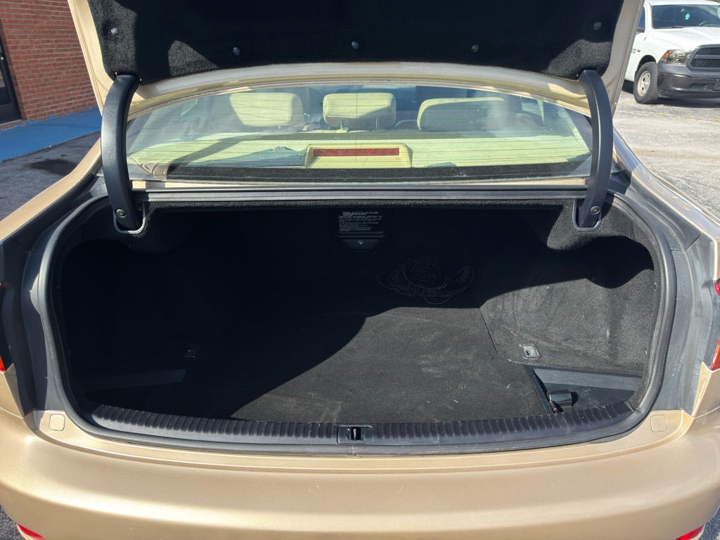 Photo 7 of this LEXUS IS