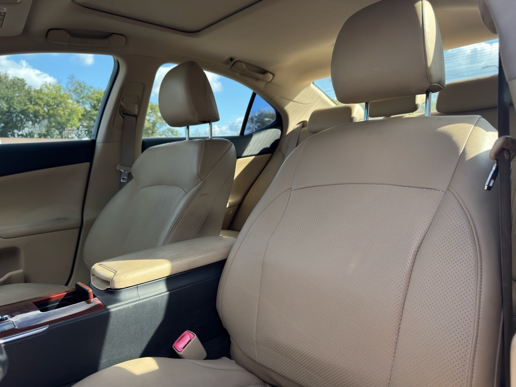 Photo 14 of this LEXUS IS