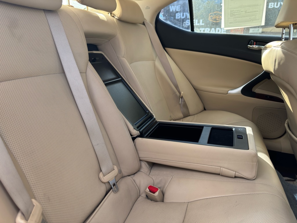 Photo 36 of this LEXUS IS