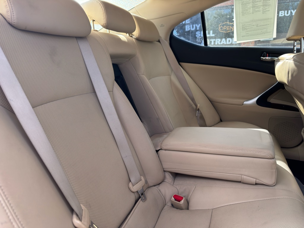 Photo 35 of this LEXUS IS