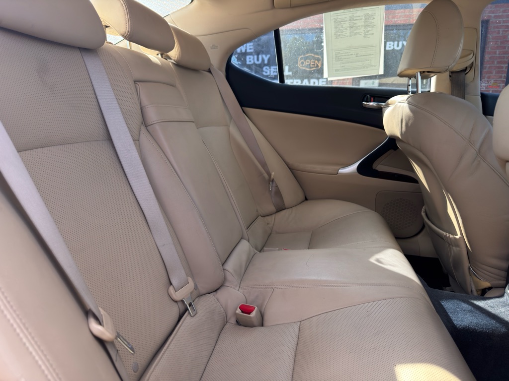 Photo 34 of this LEXUS IS