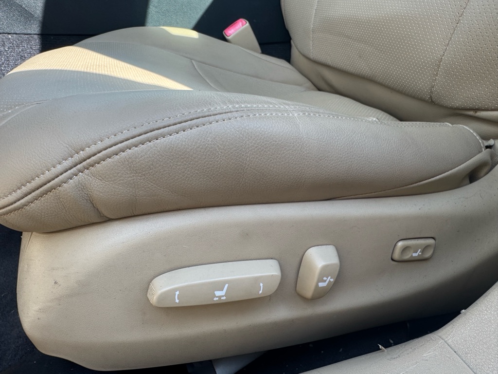 Photo 13 of this LEXUS IS