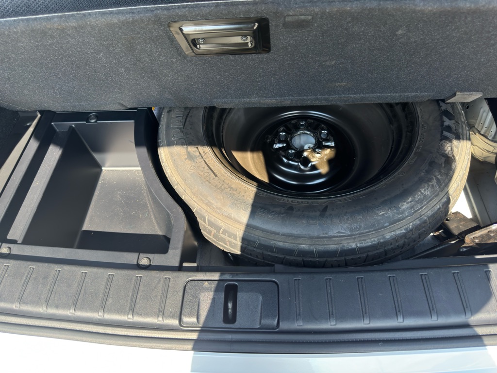 Photo 32 of this LEXUS RX
