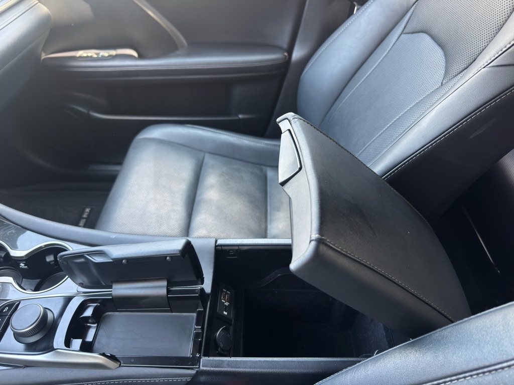 Photo 16 of this LEXUS RX