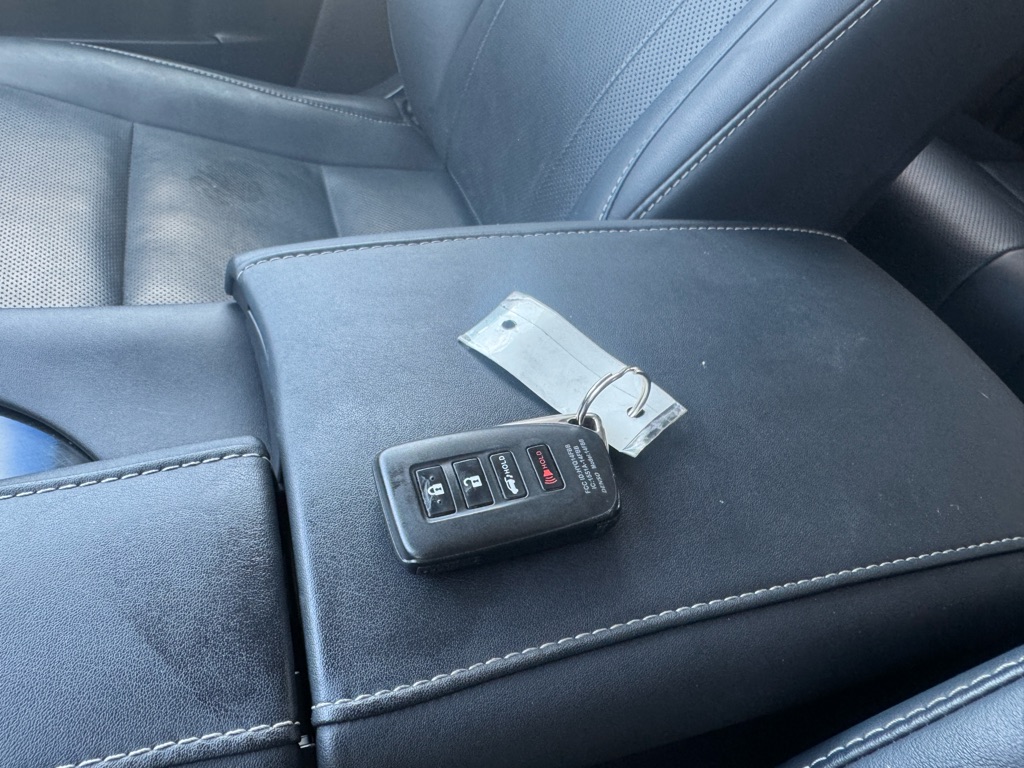 Photo 18 of this LEXUS RX