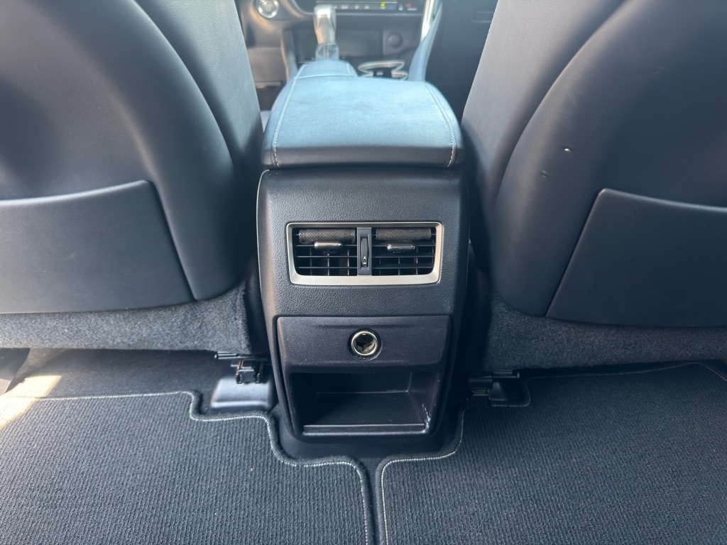 Photo 27 of this LEXUS RX
