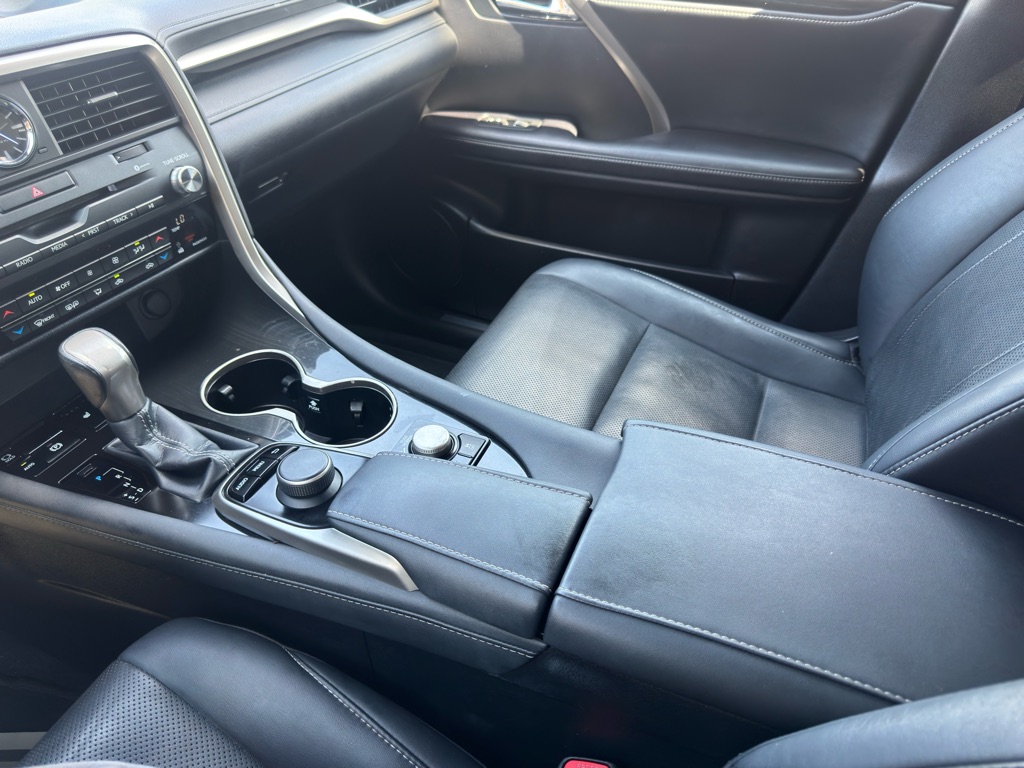 Photo 15 of this LEXUS RX
