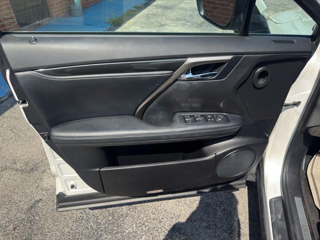 Photo 11 of this LEXUS RX