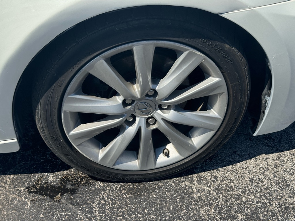 Photo 14 of this LEXUS IS