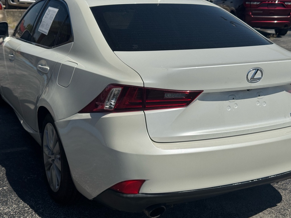 Photo 5 of this LEXUS IS