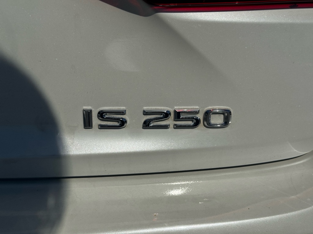 Photo 7 of this LEXUS IS