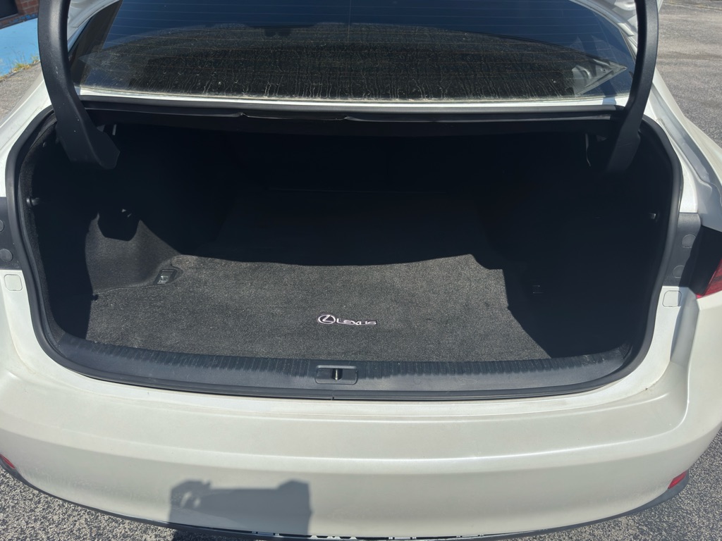 Photo 15 of this LEXUS IS