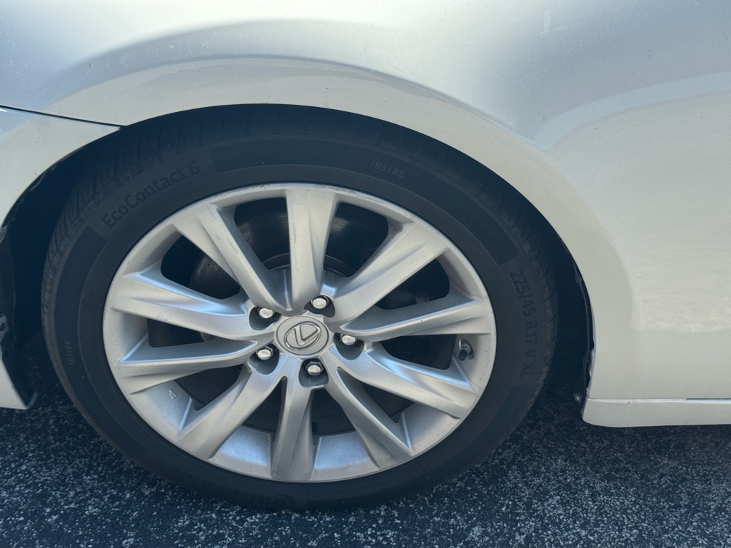 Photo 11 of this LEXUS IS
