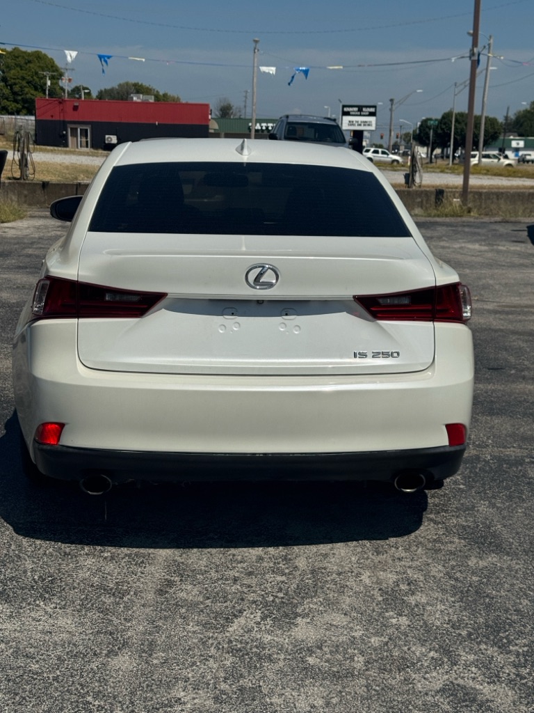 Photo 6 of this LEXUS IS