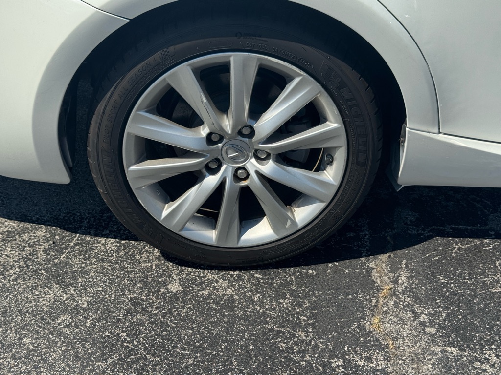 Photo 13 of this LEXUS IS