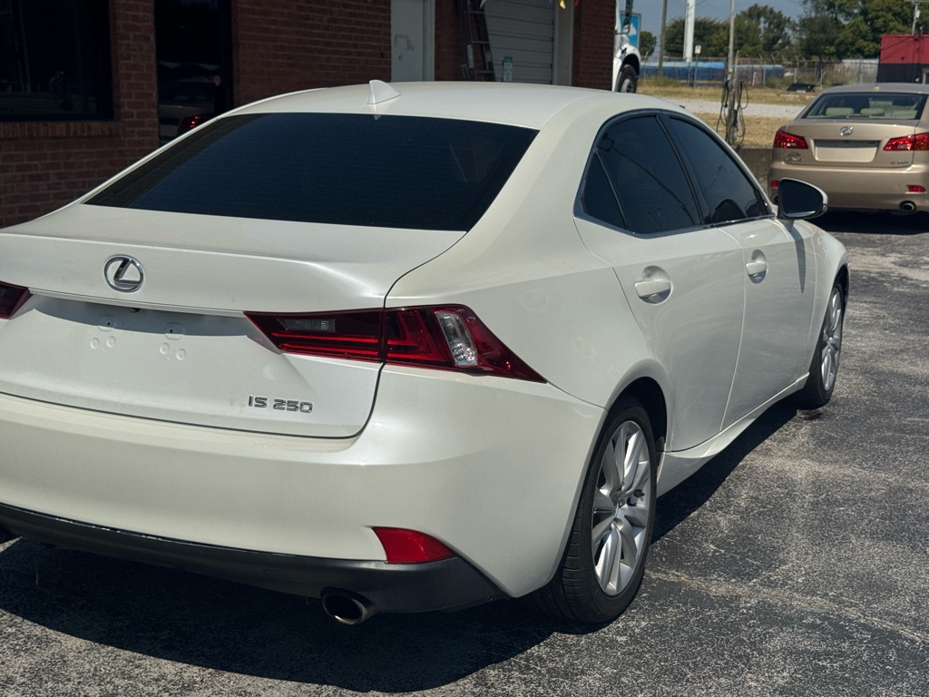 Photo 8 of this LEXUS IS