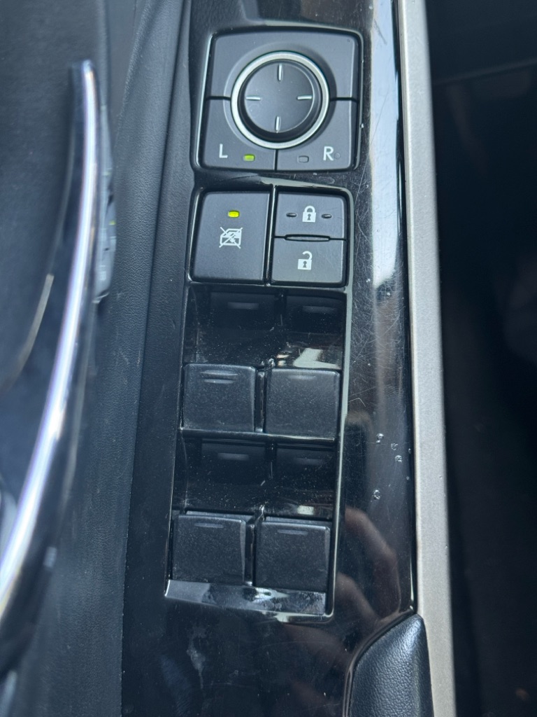 Photo 19 of this LEXUS IS