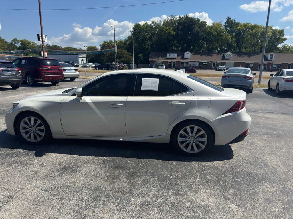Photo 4 of this LEXUS IS