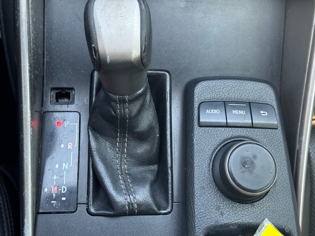 Photo 18 of this LEXUS IS