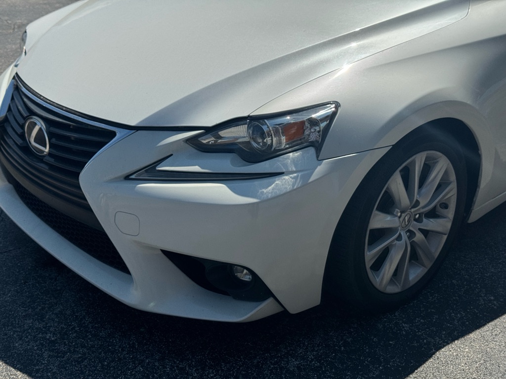 Photo 3 of this LEXUS IS