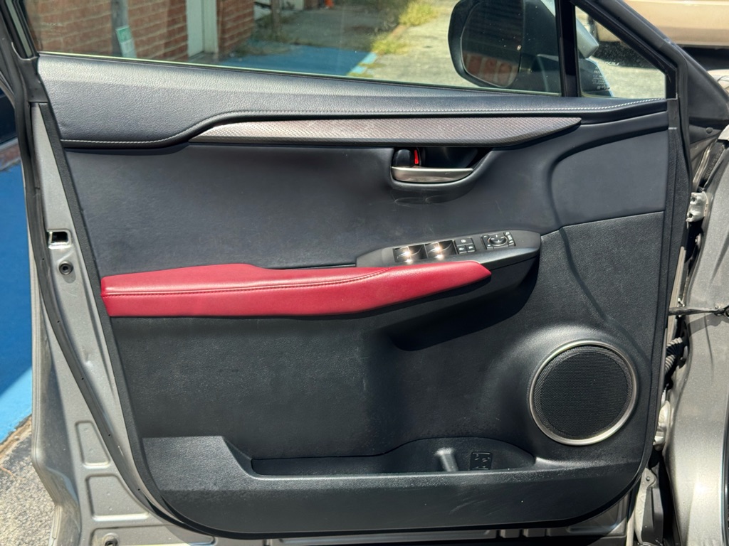 Photo 11 of this LEXUS NX