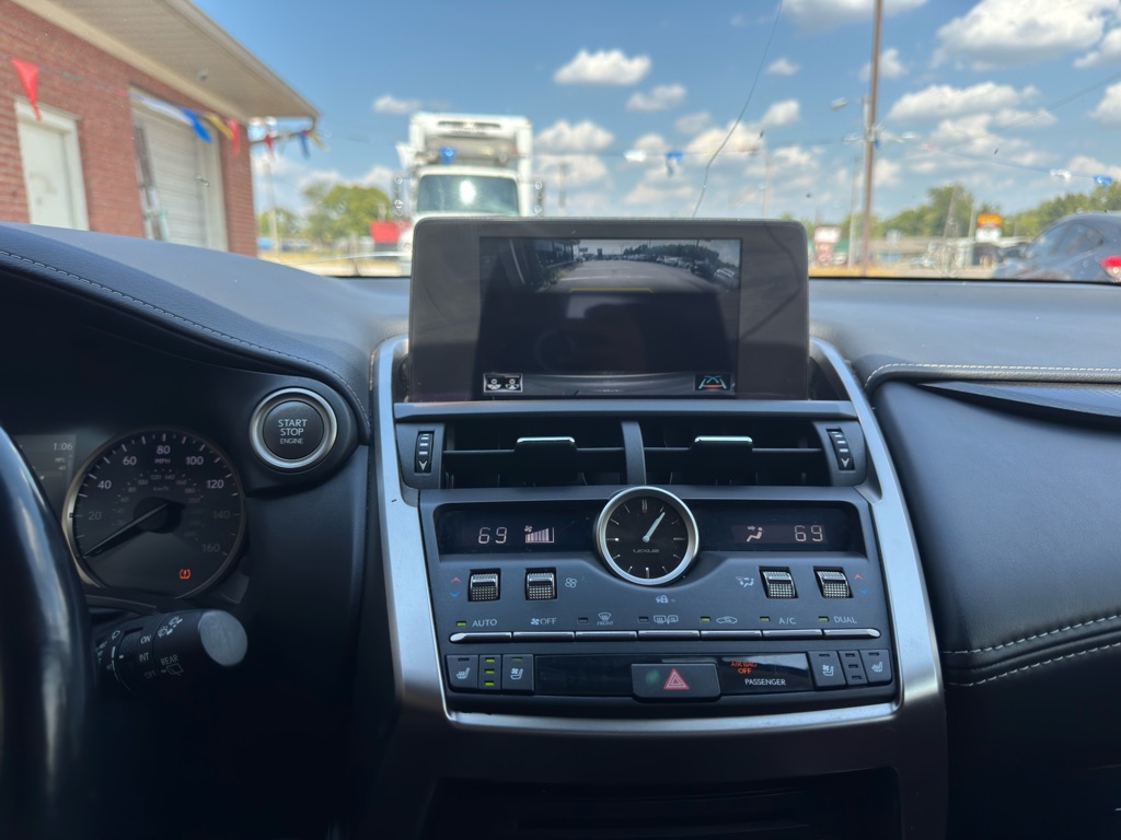 Photo 18 of this LEXUS NX