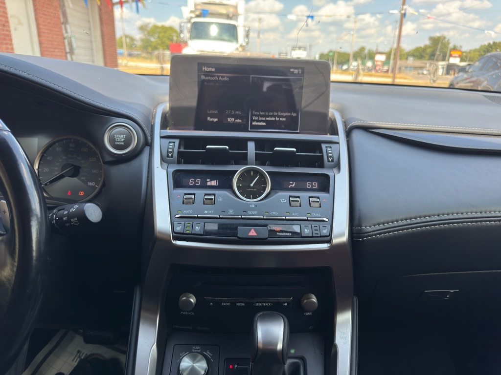 Photo 17 of this LEXUS NX