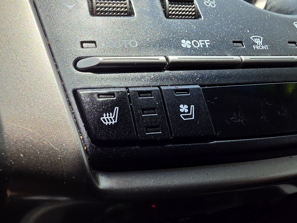 Photo 37 of this LEXUS NX