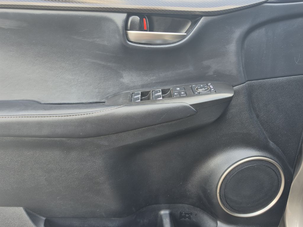Photo 15 of this LEXUS NX