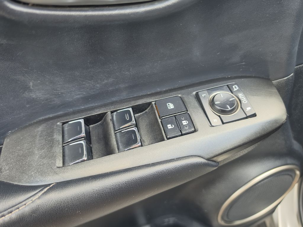 Photo 16 of this LEXUS NX