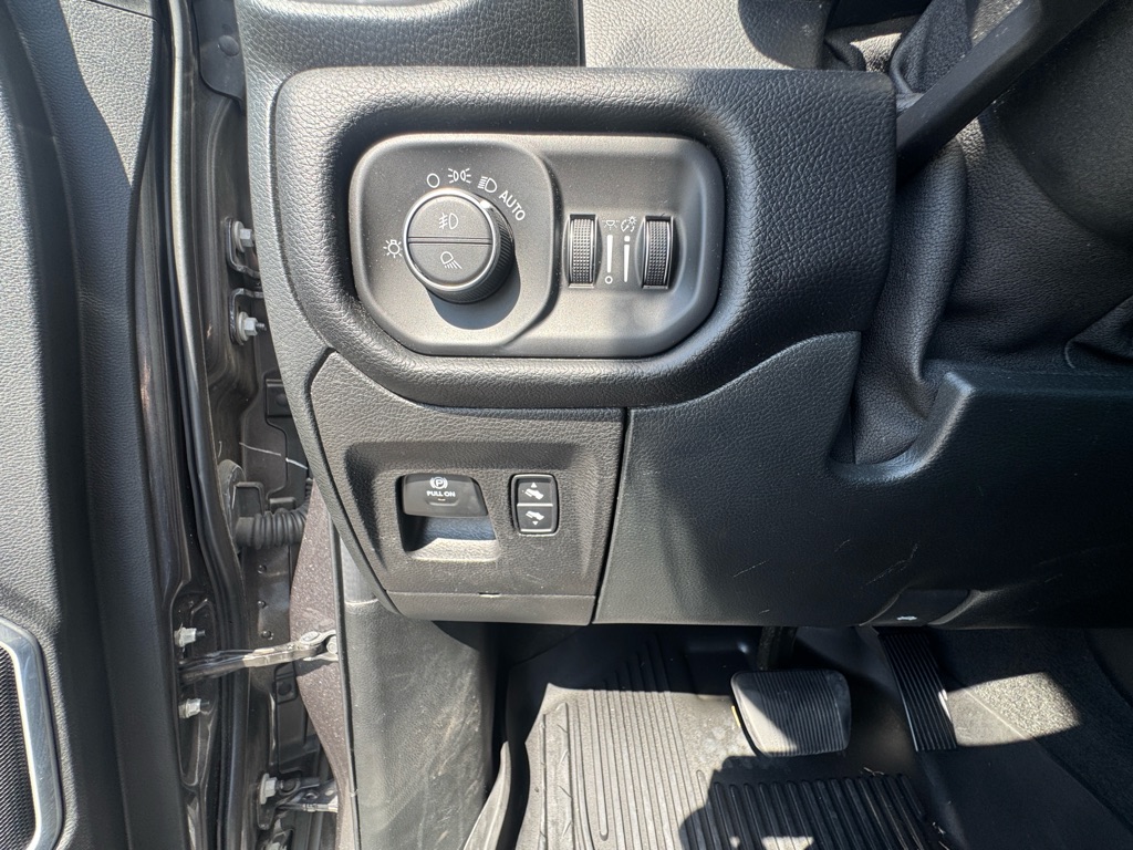 Photo 26 of this RAM 1500