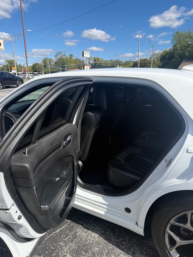 Photo 23 of this CHRYSLER 300