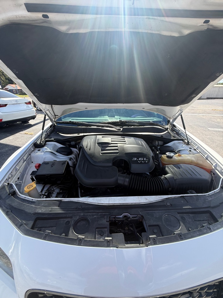 Photo 14 of this CHRYSLER 300