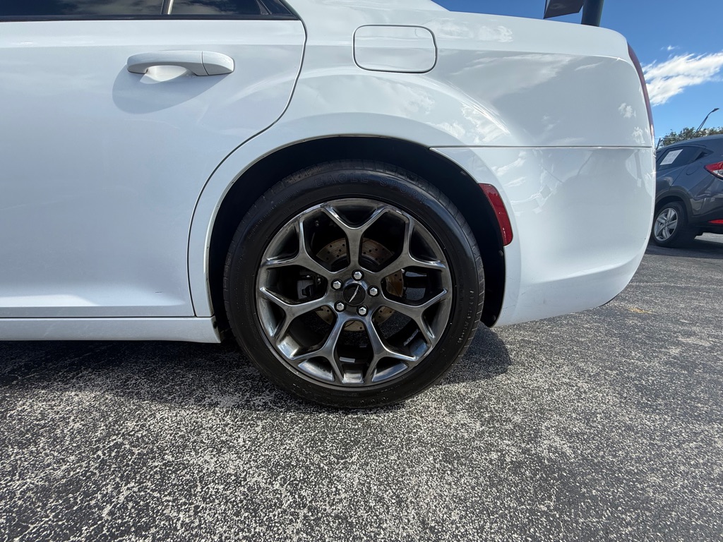 Photo 35 of this CHRYSLER 300