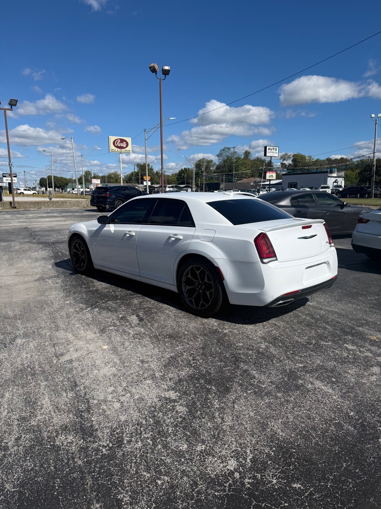 Photo 7 of this CHRYSLER 300
