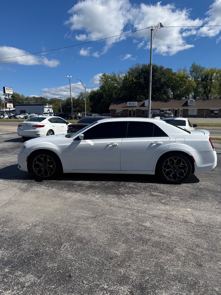 Photo 6 of this CHRYSLER 300