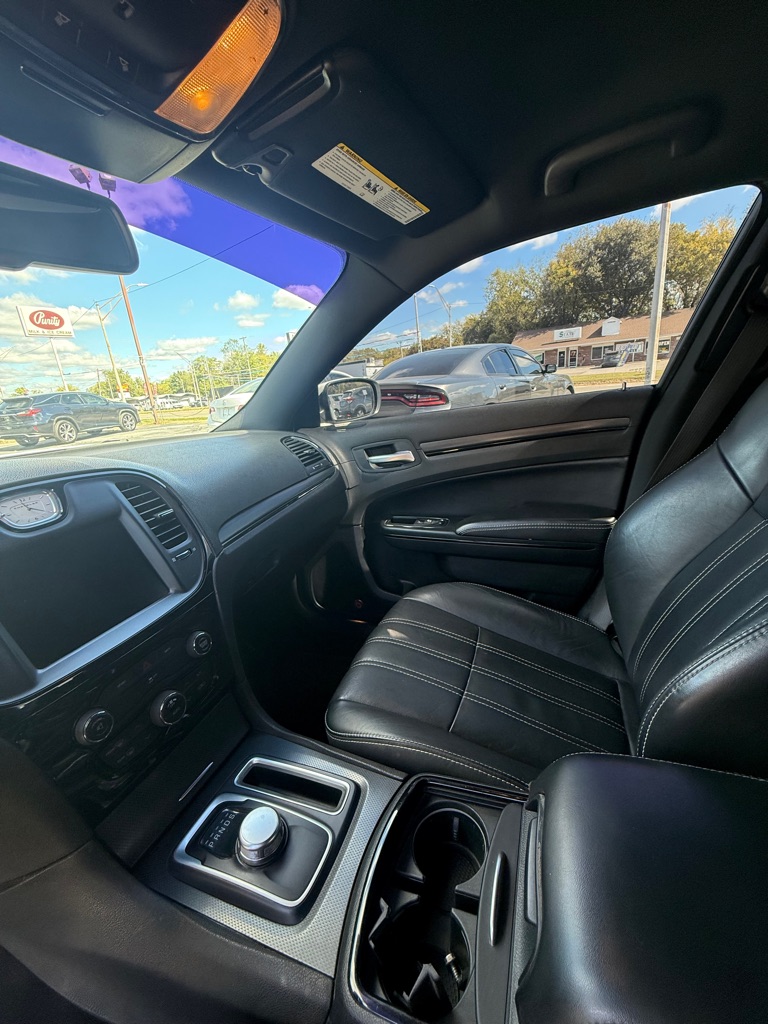 Photo 21 of this CHRYSLER 300