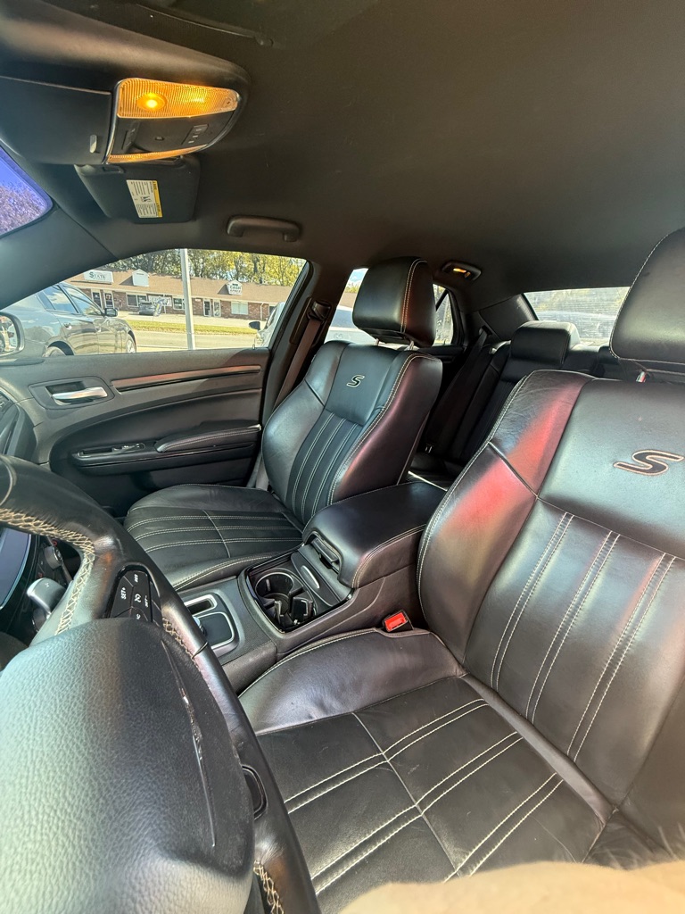 Photo 22 of this CHRYSLER 300