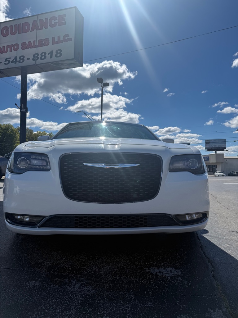 Photo 4 of this CHRYSLER 300