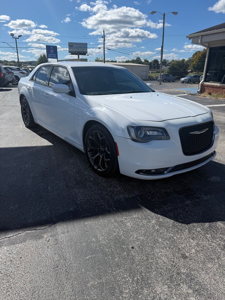 Photo 2 of this CHRYSLER 300