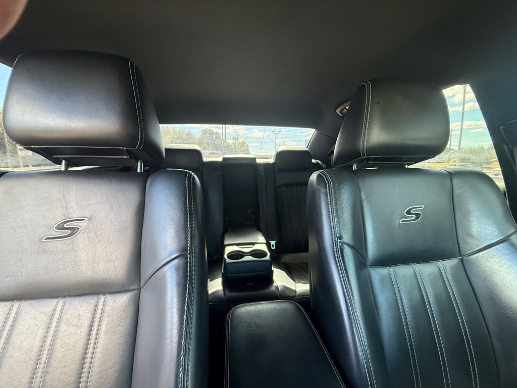 Photo 31 of this CHRYSLER 300