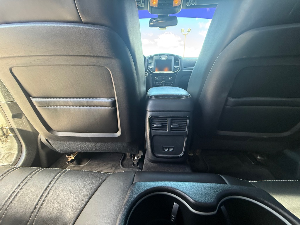 Photo 27 of this CHRYSLER 300