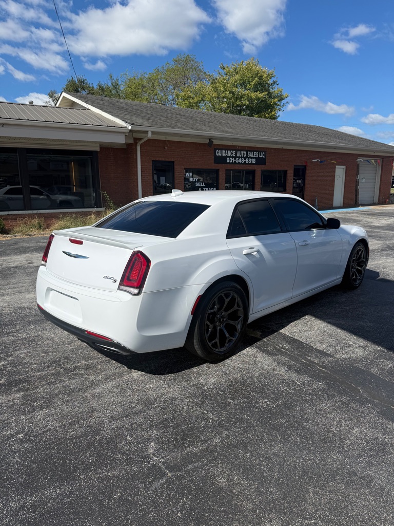 Photo 10 of this CHRYSLER 300