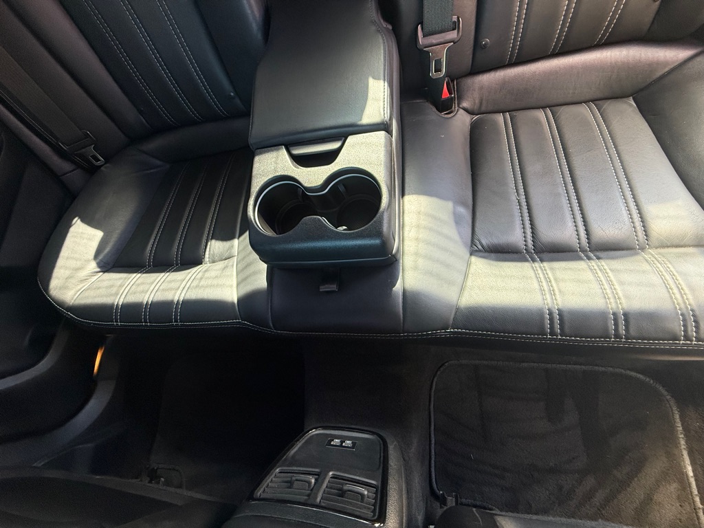 Photo 26 of this CHRYSLER 300